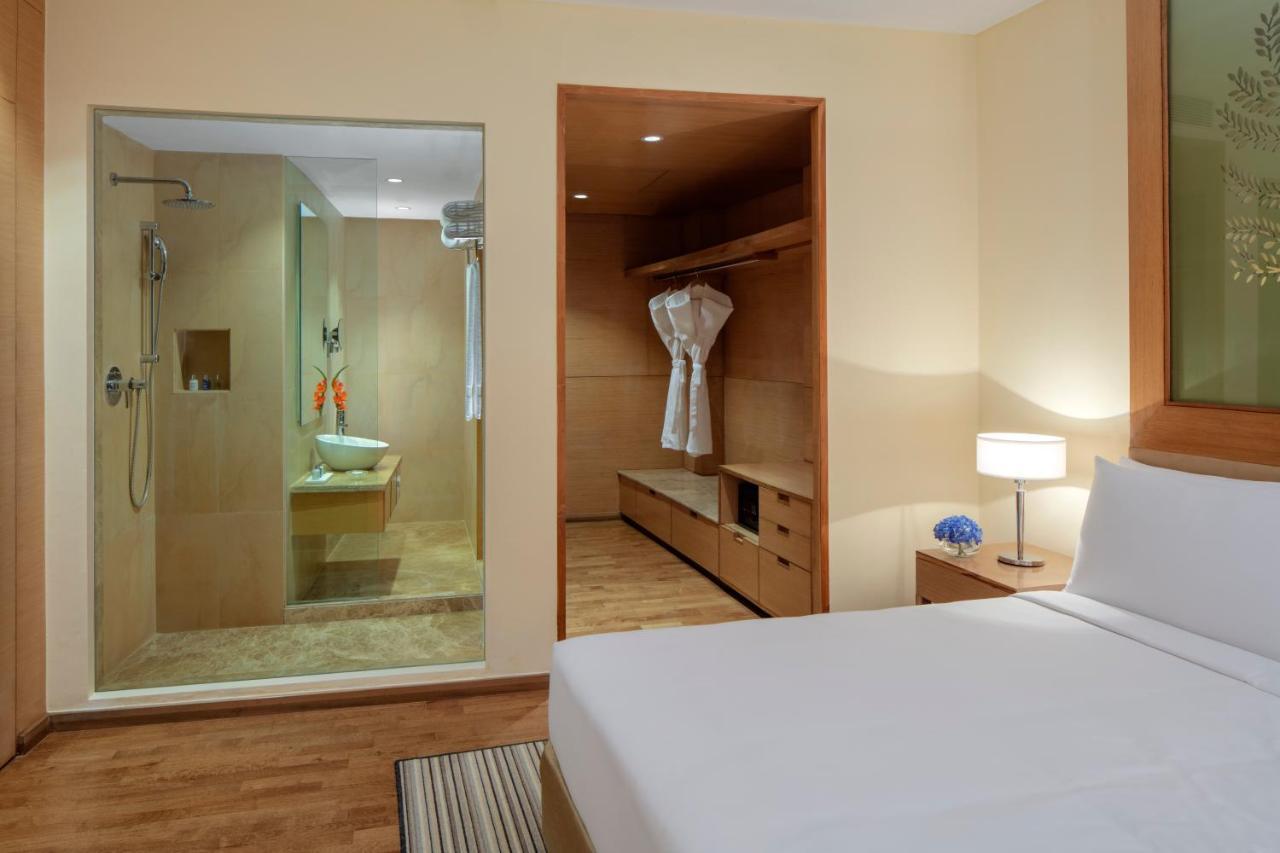 โรงแรมเรดิสันบลู นิวเดลี ทวาร์กา ภายนอก รูปภาพ A bathroom in a hotel room