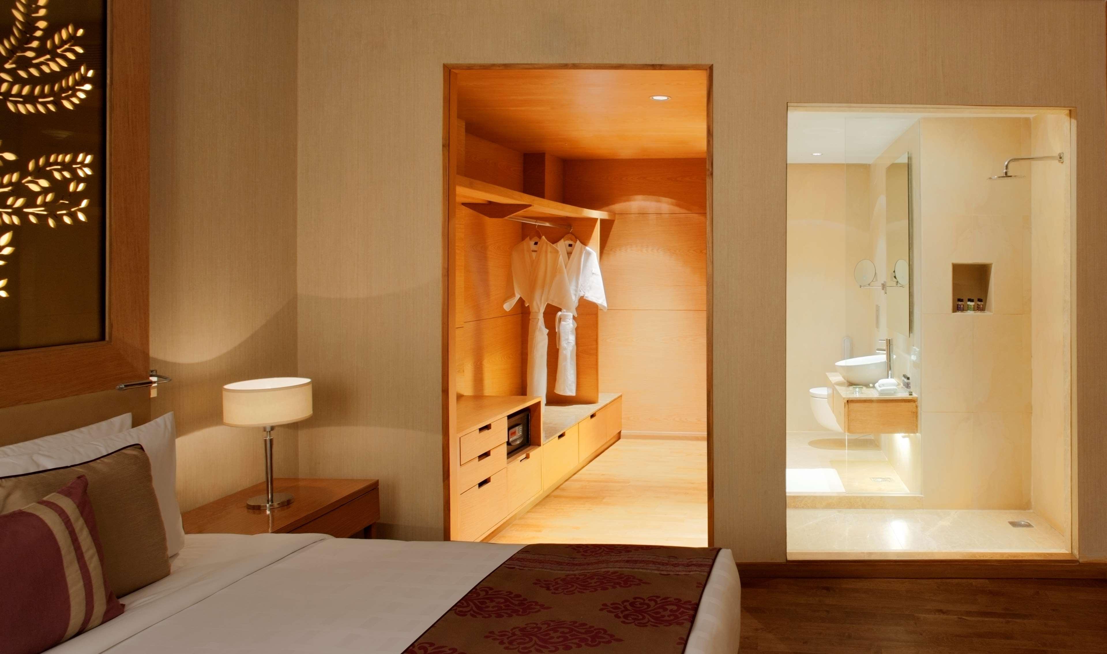 โรงแรมเรดิสันบลู นิวเดลี ทวาร์กา ห้อง รูปภาพ A room at the hotel