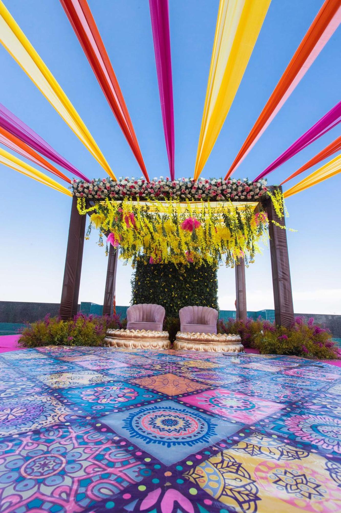 โรงแรมเรดิสันบลู นิวเดลี ทวาร์กา ภายนอก รูปภาพ Mandap decorated with flowers