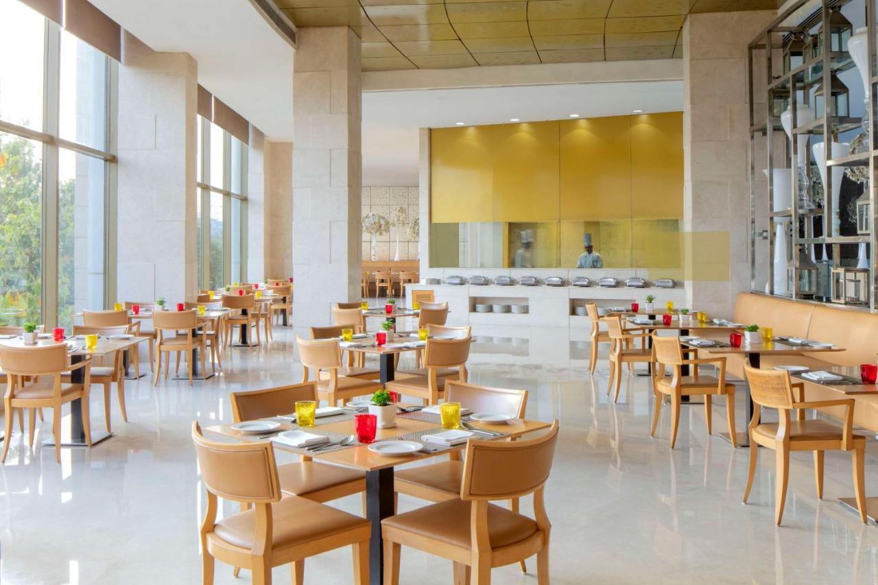 โรงแรมเรดิสันบลู นิวเดลี ทวาร์กา ภายนอก รูปภาพ The restaurant