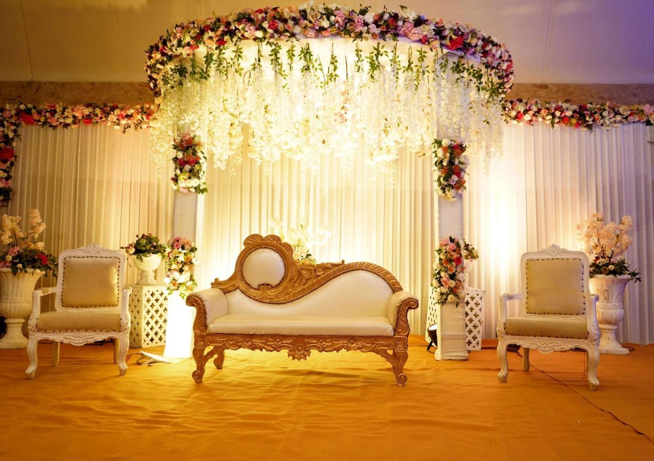โรงแรมเรดิสันบลู นิวเดลี ทวาร์กา ภายนอก รูปภาพ A modern Malay wedding reception