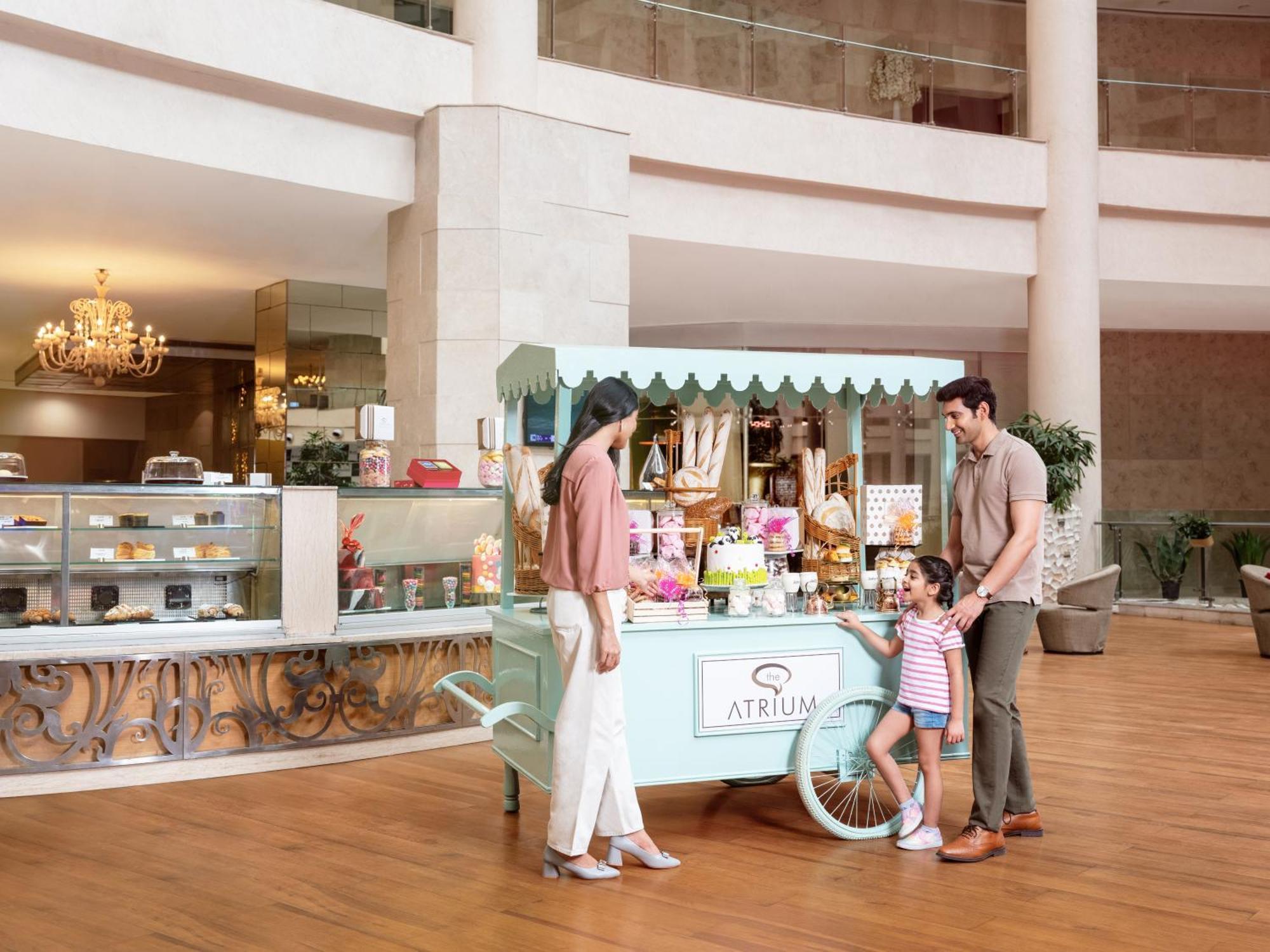 โรงแรมเรดิสันบลู นิวเดลี ทวาร์กา ภายนอก รูปภาพ Atrium