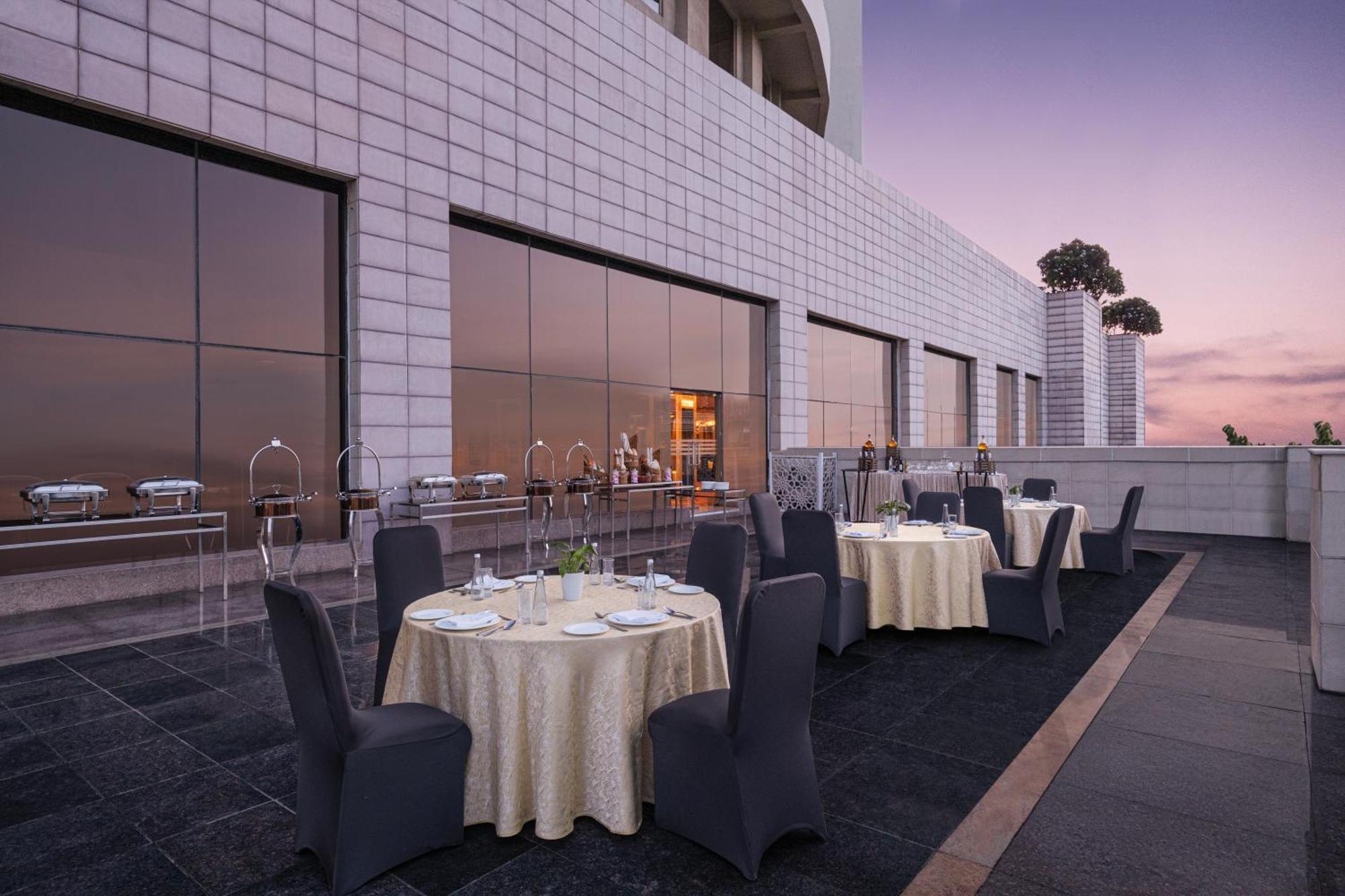 โรงแรมเรดิสันบลู นิวเดลี ทวาร์กา ภายนอก รูปภาพ The Club Lounge at the 36th floor