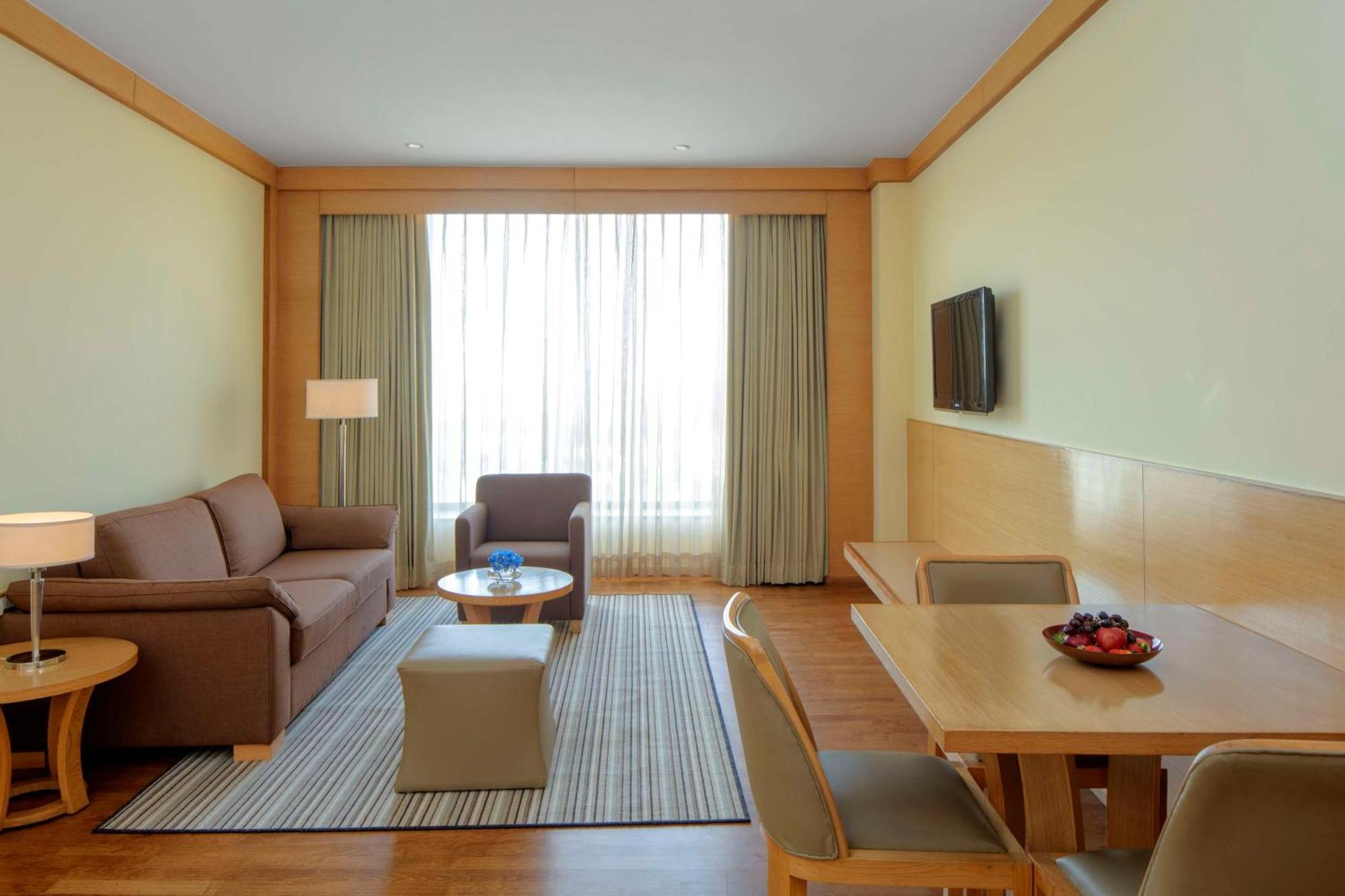 โรงแรมเรดิสันบลู นิวเดลี ทวาร์กา ภายนอก รูปภาพ A living room at the Park