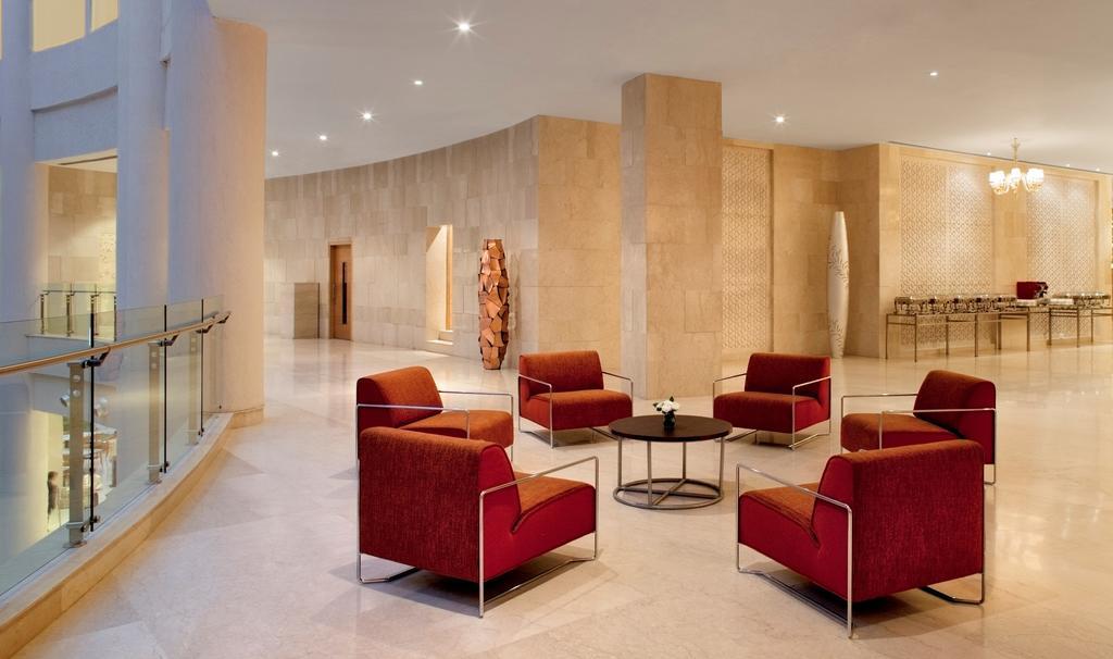 โรงแรมเรดิสันบลู นิวเดลี ทวาร์กา ภายนอก รูปภาพ The interior of the hotel